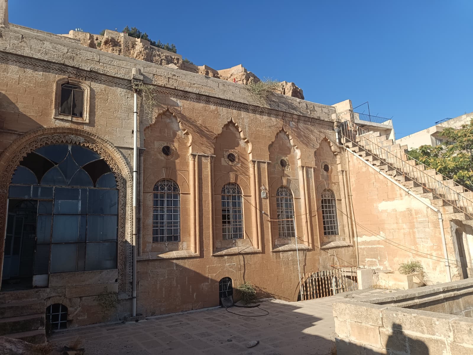 Mardin Artuklu’da Tarihi Konak Satışa Çıktı